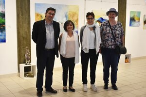 MARIA DE LOURDES EXPÕE NA GALERIA MUNICIPAL E DINAMIZA PINTURA COMUNITÁRIA NA TORREIRA