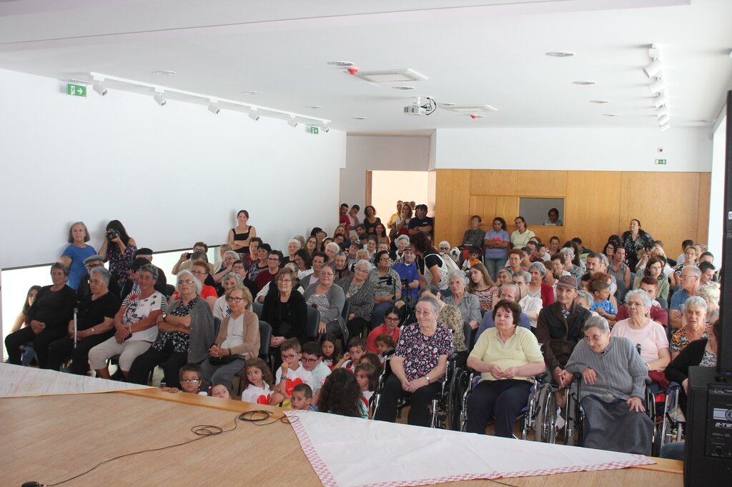 DIA DOS AVÓS FOI CELEBRADO NA OFICINA DE ARTES