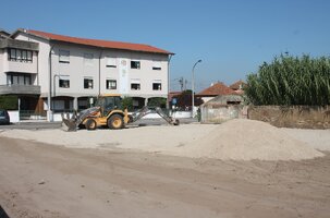 MUNICÍPIO CONSTRÓI ESTACIONAMENTO DE PROXIMIDADE NA RUA DOS CONDES