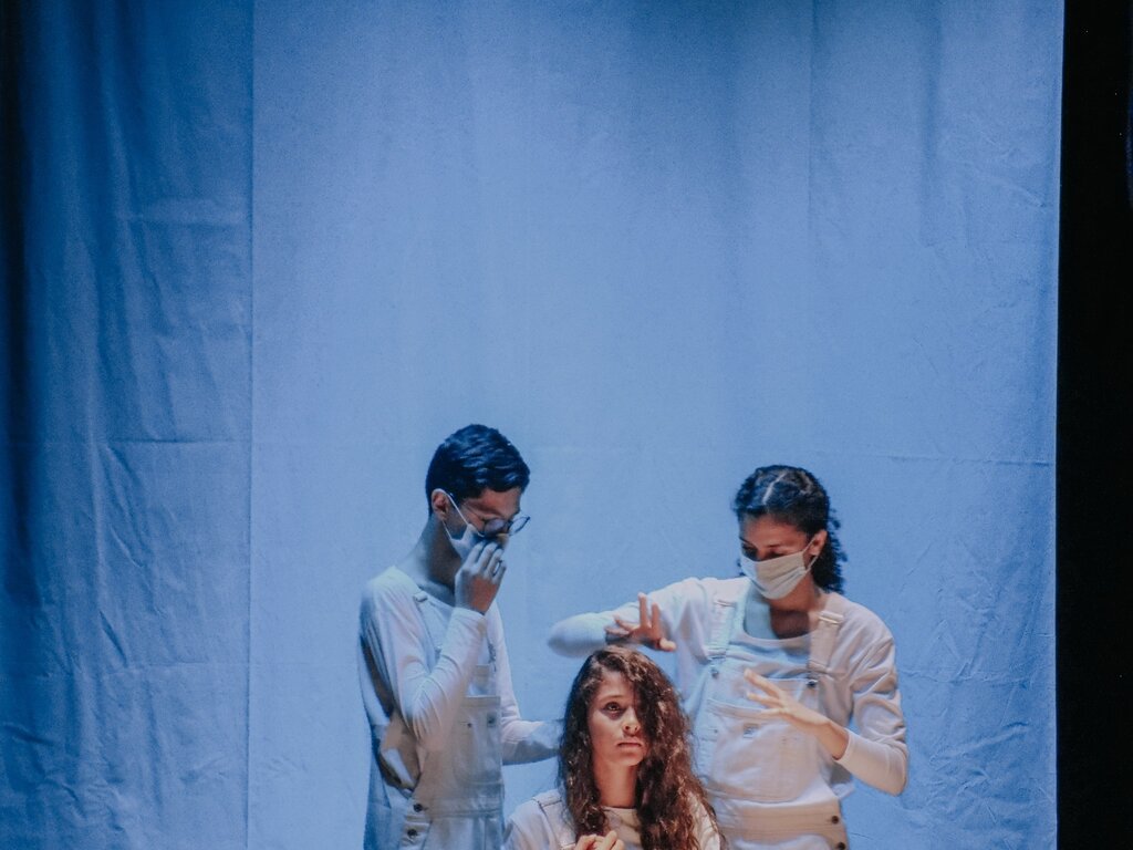 “O Pequeno País dos Frutos” em teatro de objetos