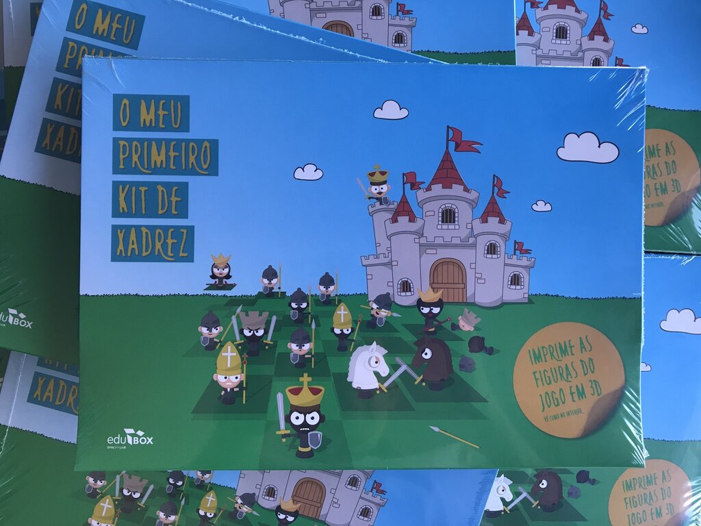 Município distribui kits de xadrez a alunos do 3.º e 4º anos