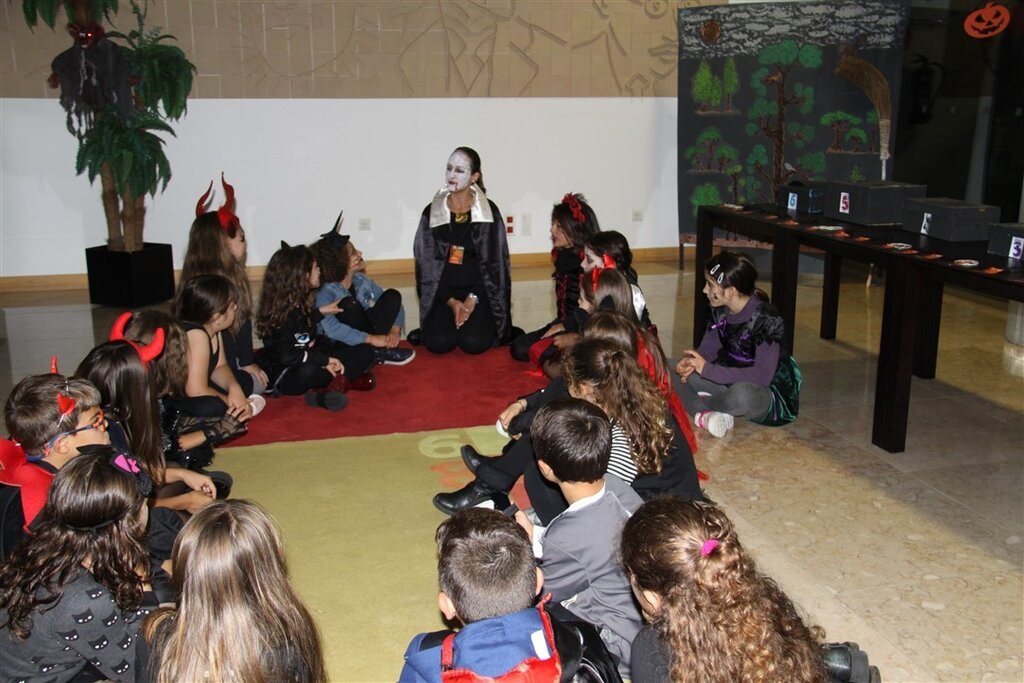 BRUXAS PERNOITARAM NA BIBLIOTECA MUNICIPAL DE ANADIA