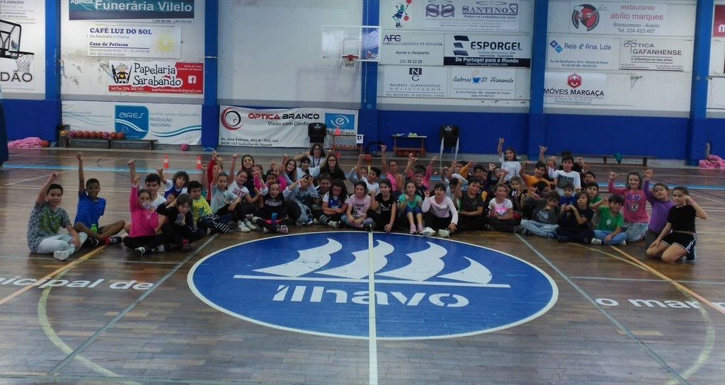 Encontro de Minibasquetebol juntou mais de duas centenas de crianças das escolas do Município de ...