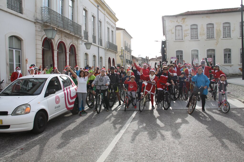PAIS NATAIS PEDALARAM NAS RUAS DE ANADIA