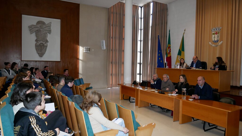 Assembleia Municipal Jovem toma posse e discute educação 