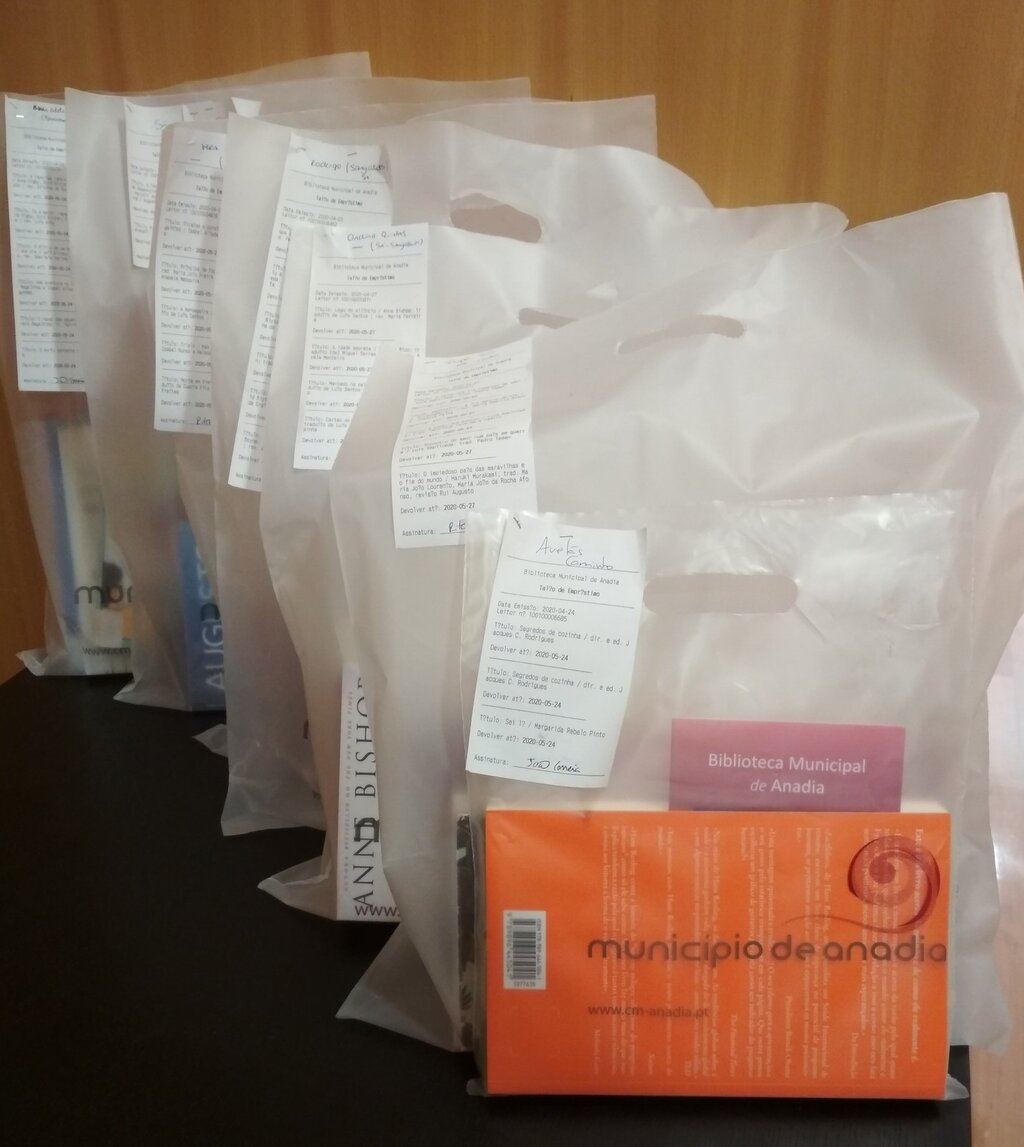 "Biblioteca à porta" leva livros a casa