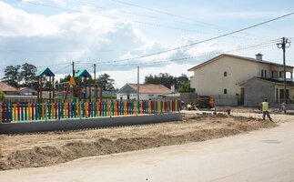 EM CURSO A CONSTRUÇÃO DO PARQUE INFANTIL NA ARRIBAÇÃO COM REQUALIFICAÇÃO DA ENVOLVENTE