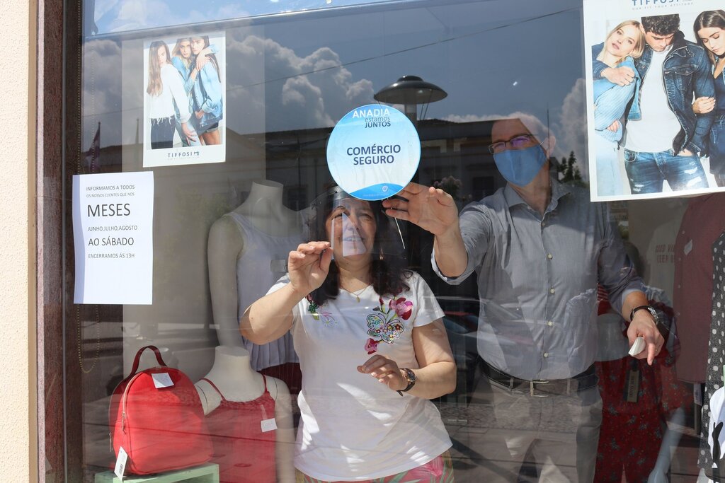 Município de Anadia entrega primeiros selos "Comércio Seguro"