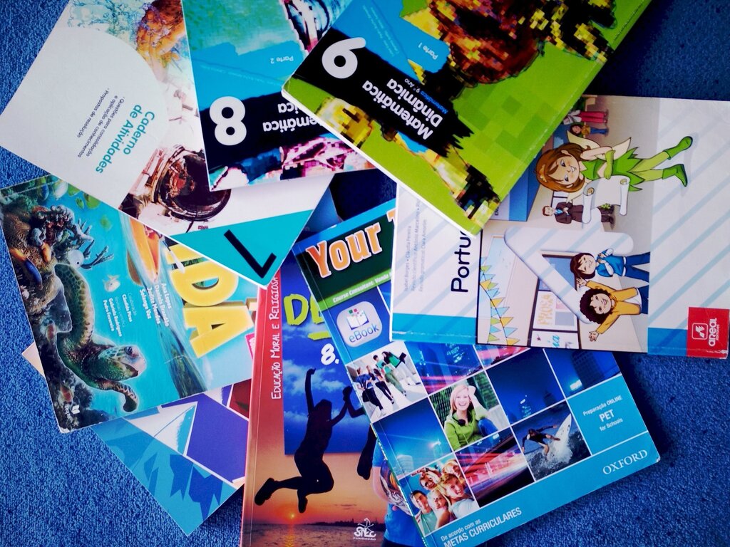 Projeto "De mão em mão" empresta manuais escolares para 2020/2021