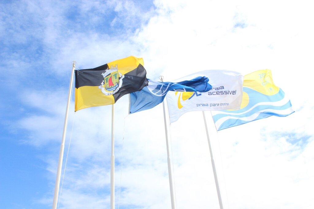 HASTEAR DA “BANDEIRA AZUL”, “PRAIA ACESSÍVEL” E  “PRAIA QUALIDADE OURO” NAS PRAIAS DO MUNICÍPIO D...
