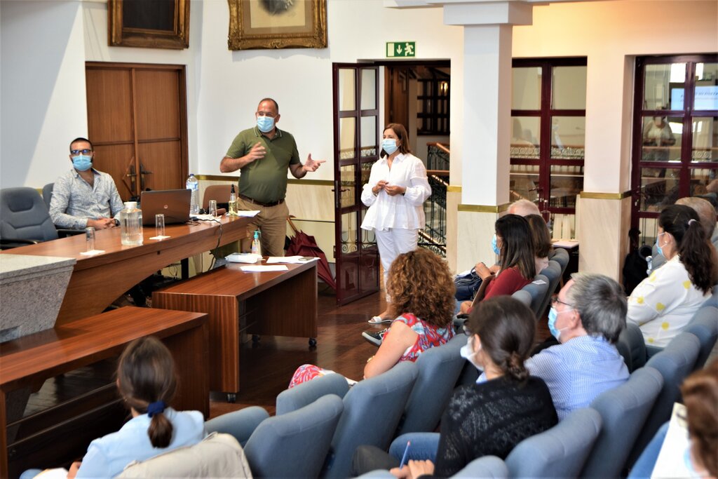 Câmara Municipal dinamiza sessão para esclarecer IPSS sobre reabertura dos Centros de Dia