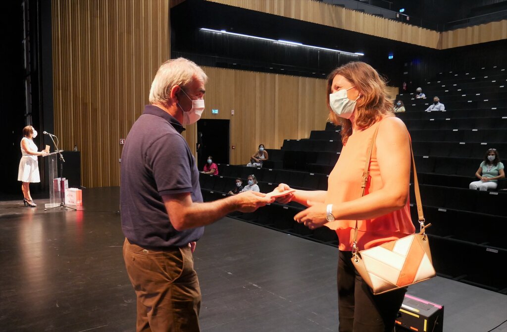 Câmara entrega os primeiros 50 mil euros da Campanha “Compre em Águeda”