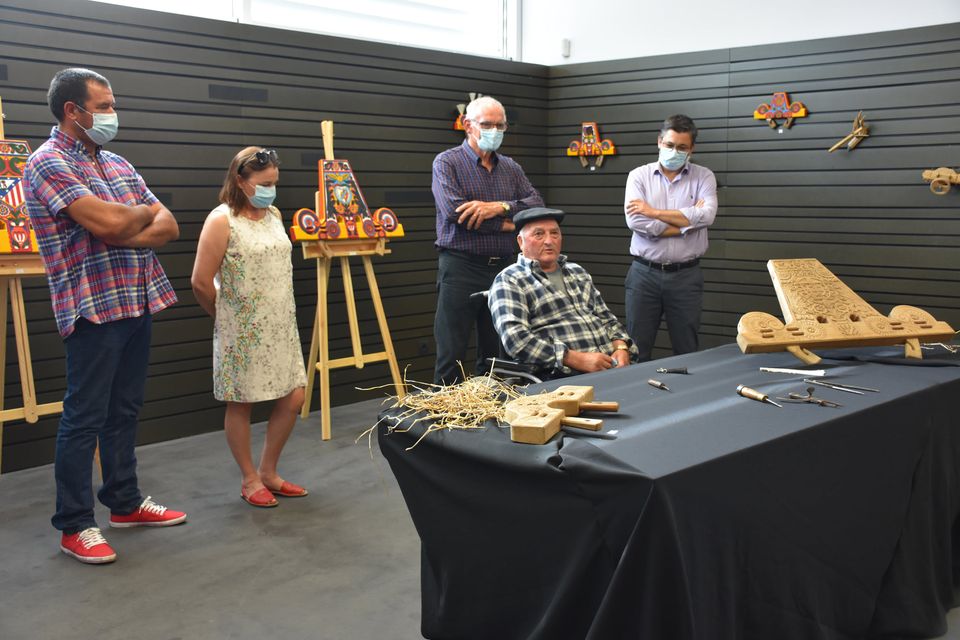 INAUGURADA A EXPOSIÇÃO DE CANGAS DO ARTESÃO MURTOSEIRO JOAQUIM RUIVO