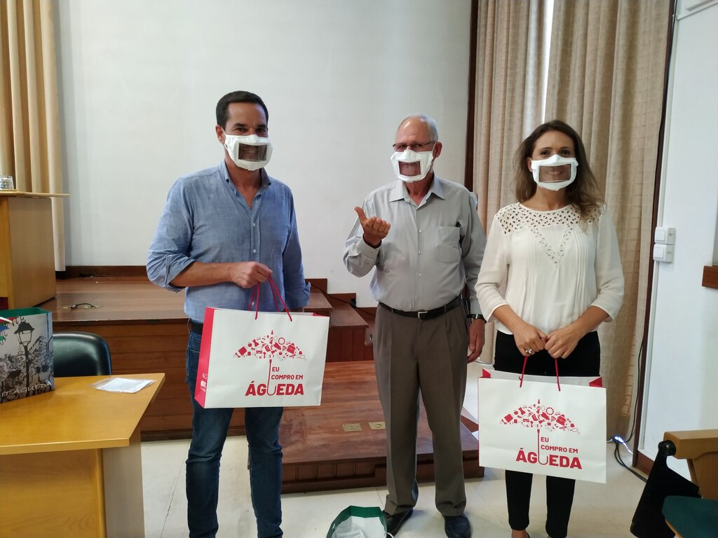 Câmara entrega 300 máscaras COVID à Associação Cultural dos Surdos de Águeda