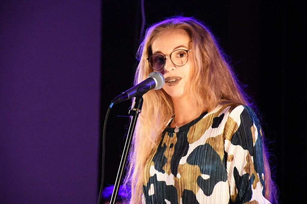 SORAIA GURGO APRESENTOU-SE NA OFICINA DE ARTES