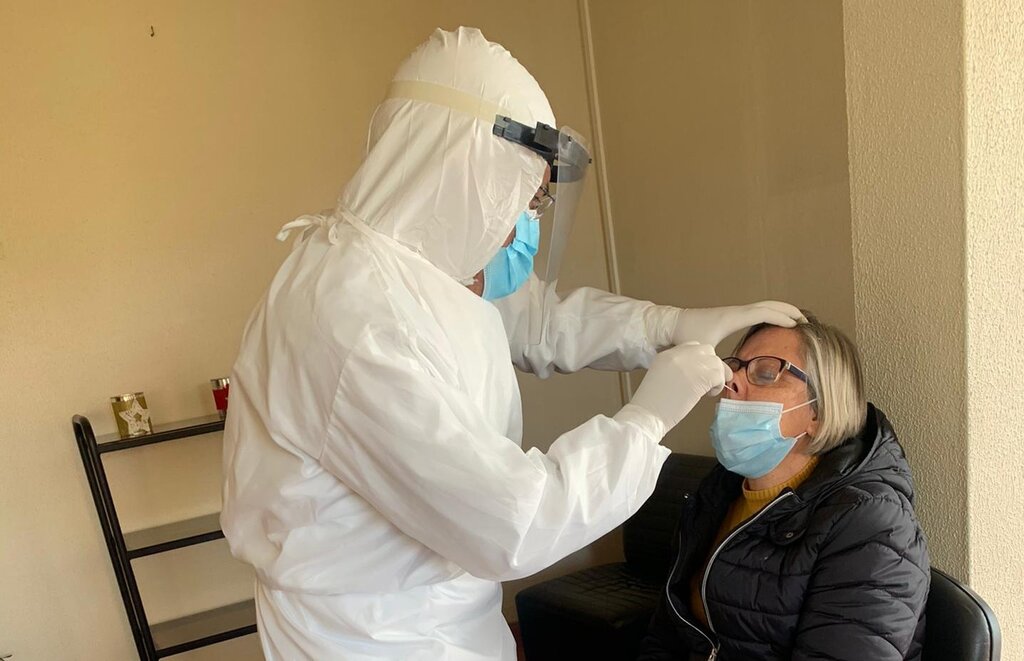 Município testa professores e funcionários das escolas à COVID-19