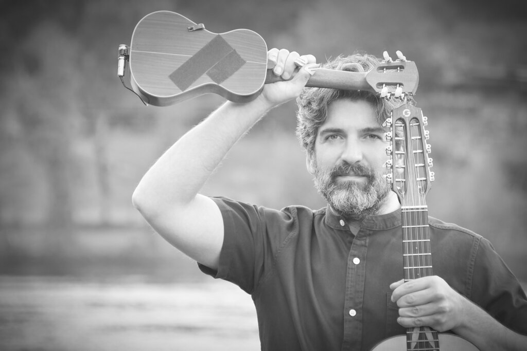 O cavaquinho de Daniel Pereira Cristo vai soar no Cineteatro Alba