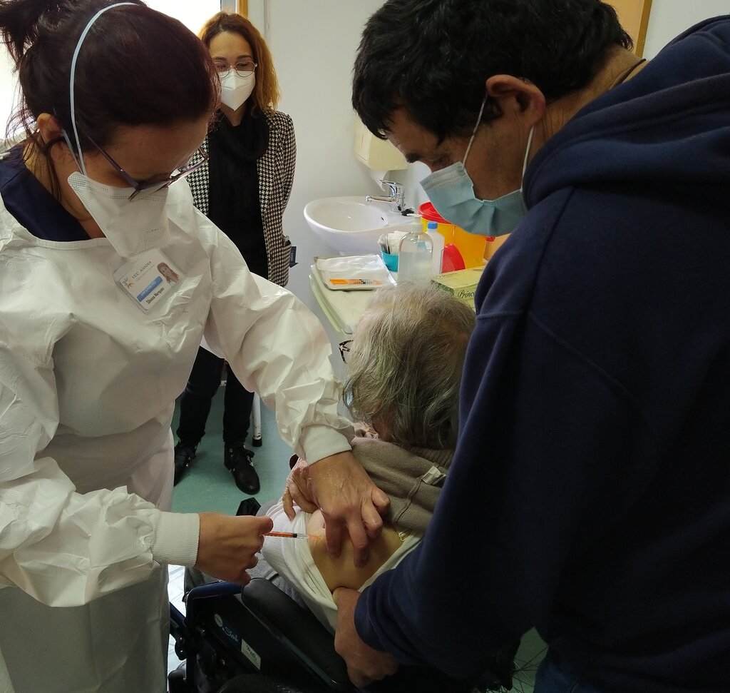 Vacinação contra a Covid-19 à comunidade anadiense