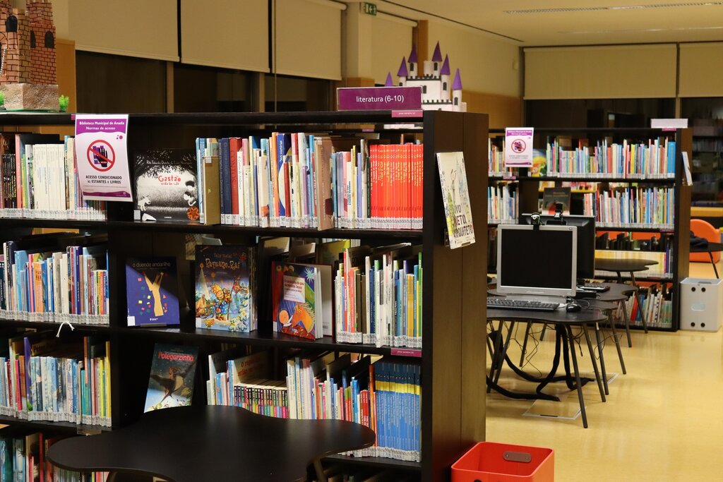 "Em Abril, Leituras Mil!"