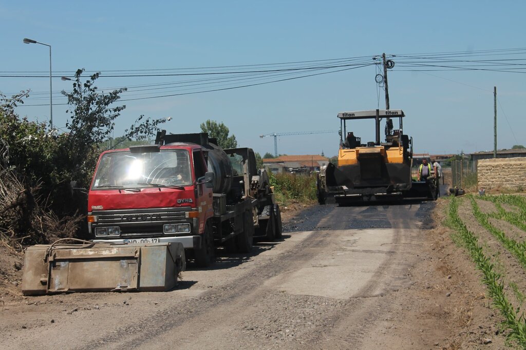  INICIADA EMPREITADA DE PAVIMENTAÇÕES NAS QUATRO FREGUESIAS DO CONCELHO