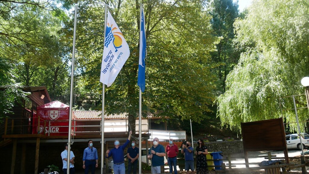 Praia Fluvial Quinta do Barco volta a ser galardoada com a Bandeira Azul e Praia Acessível – Prai...