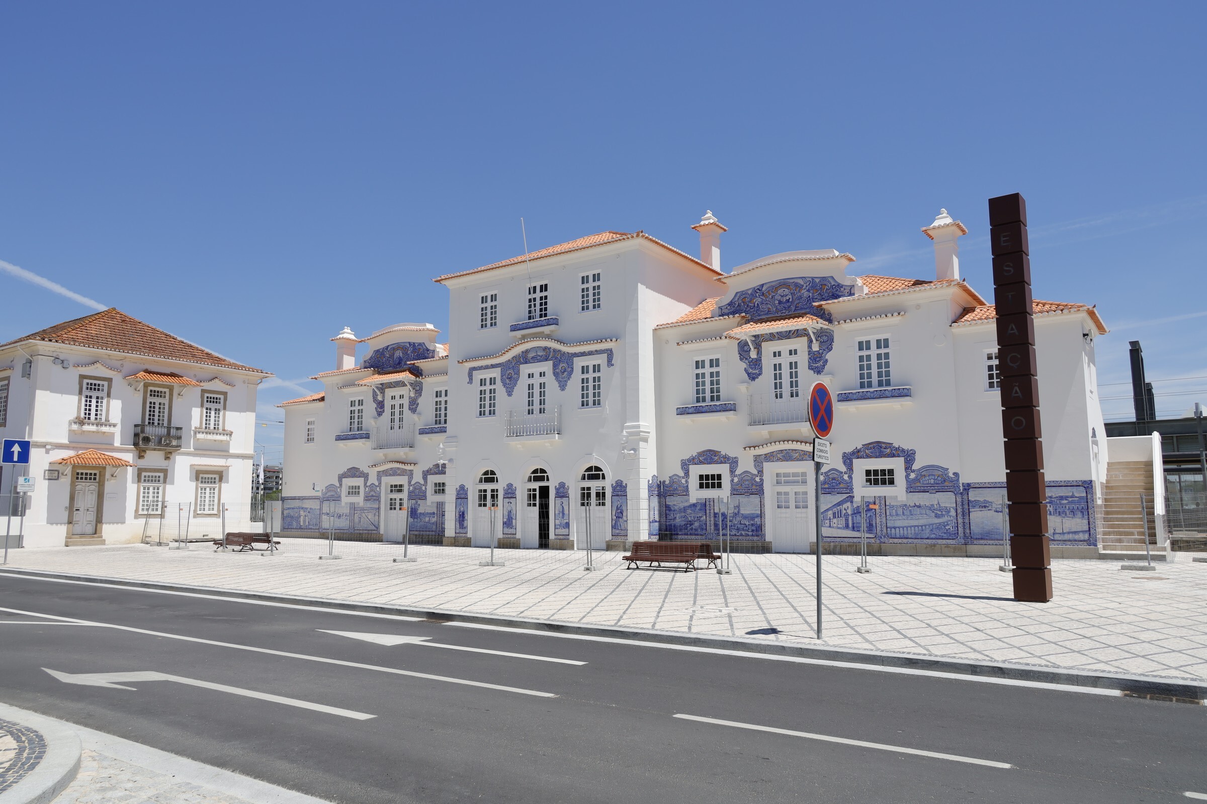 ANTIGA ESTAÇÃO DE COMBOIOS COM EXPOSIÇÃO DEDICADA À OBRA DA AVENIDA DR. LOURENÇO PEIXINHO