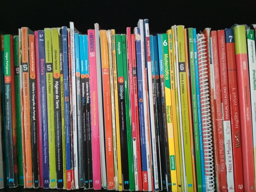 "De mão em mão": reutilização de manuais escolares