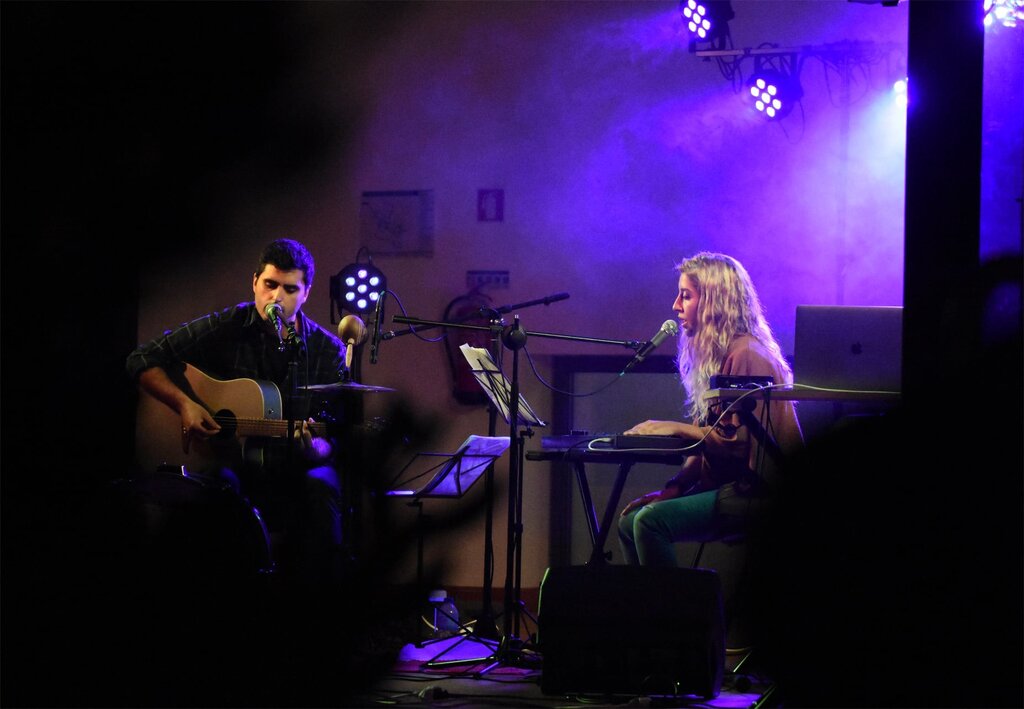 DUPLA MIGUEL & SARA APRESENTOU-SE NA OFICINA DE ARTES