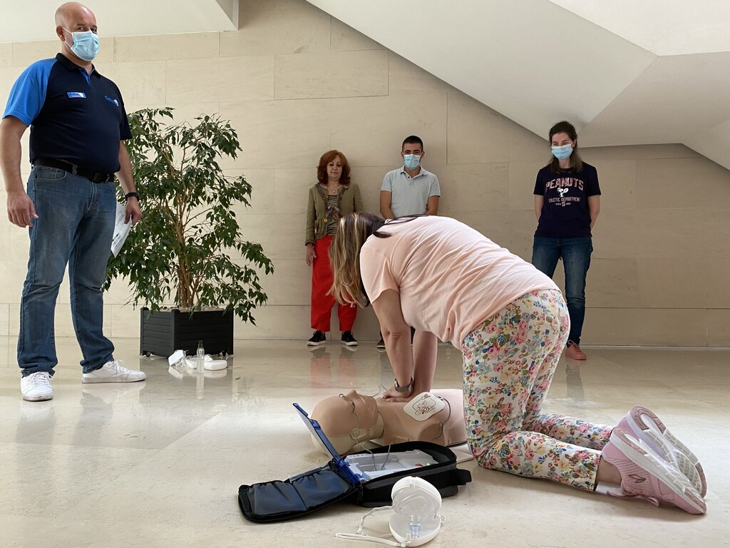 Oiã | Autarquia disponibiliza desfibrilhador para unidade de saúde