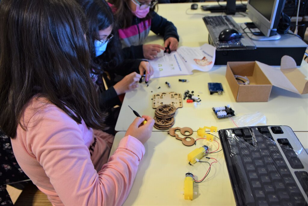 Estudantes e Docentes desenvolvem competências nas áreas tecnológicas