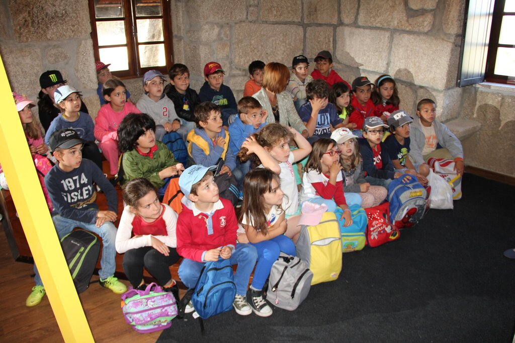 Crianças visitam Centro Interpretativo e moinhos de Macieira de Alcoba