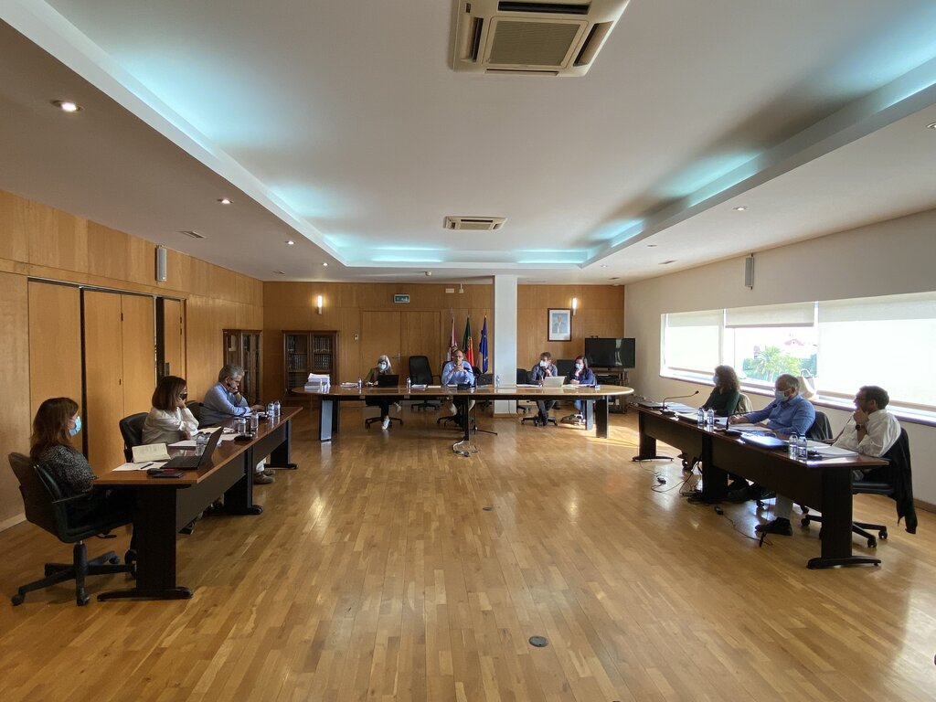 Impostos | Executivo aprova redução da participação no IRS e Derrama