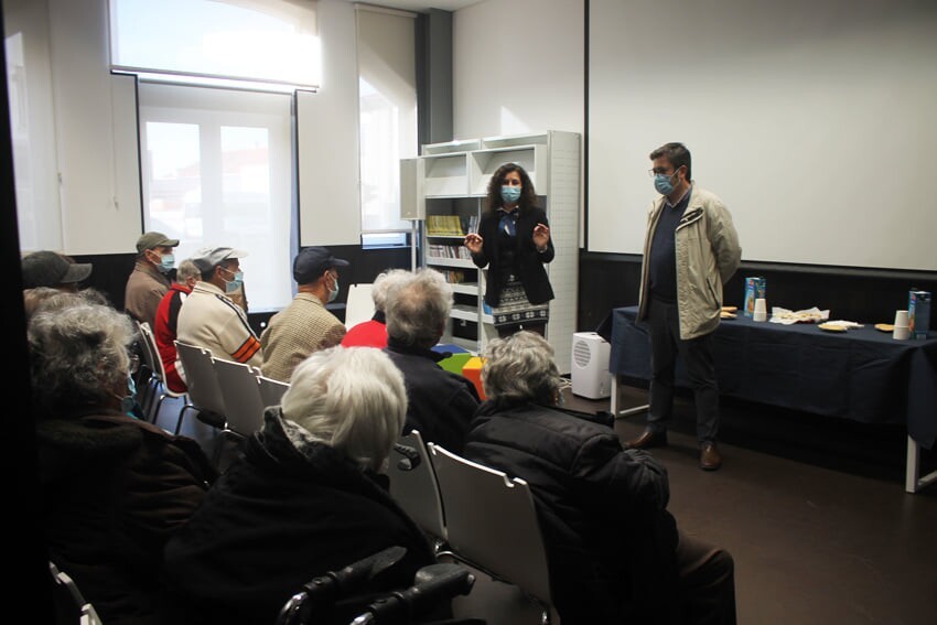  EXPOSIÇÃO “DE TRAPOS A SACOS” NA CASA DAS GERAÇÕES