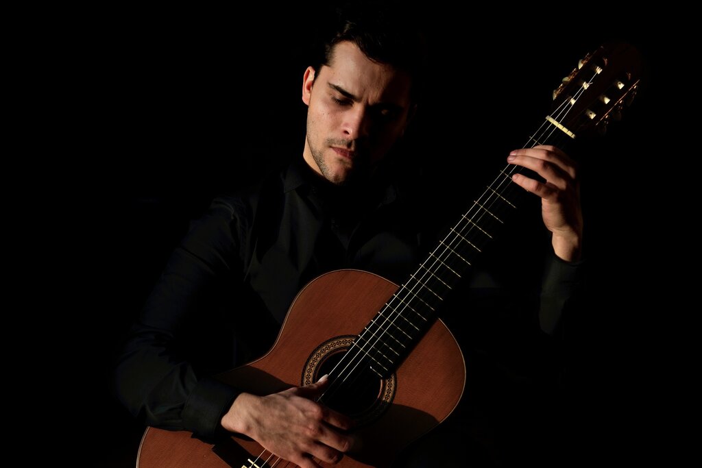 Dinis Meirinhos apresenta álbum de estreia no Cineteatro Alba