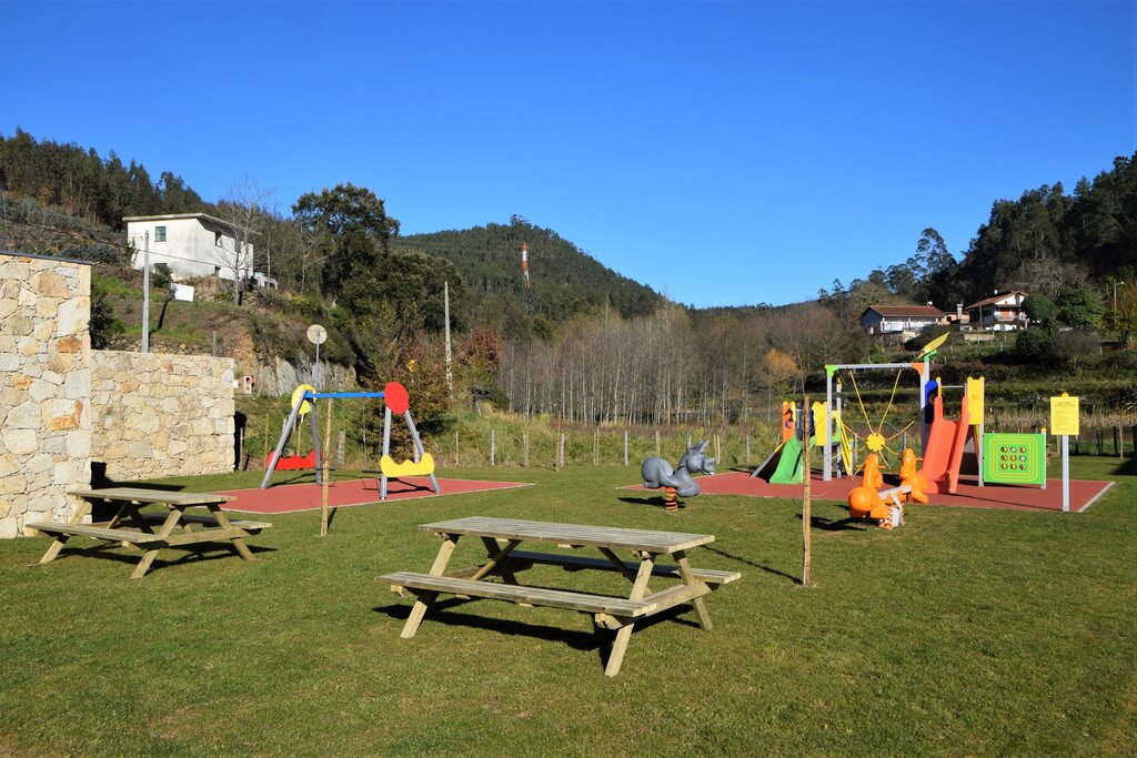 Ribeira de Fráguas tem novo parque infantil