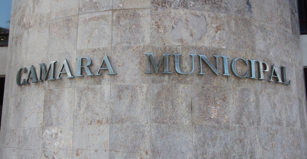 Regulamento Municipal dos Equipamentos de Ílhavo e do Regulamento Municipal de Taxas e Outras Rec...