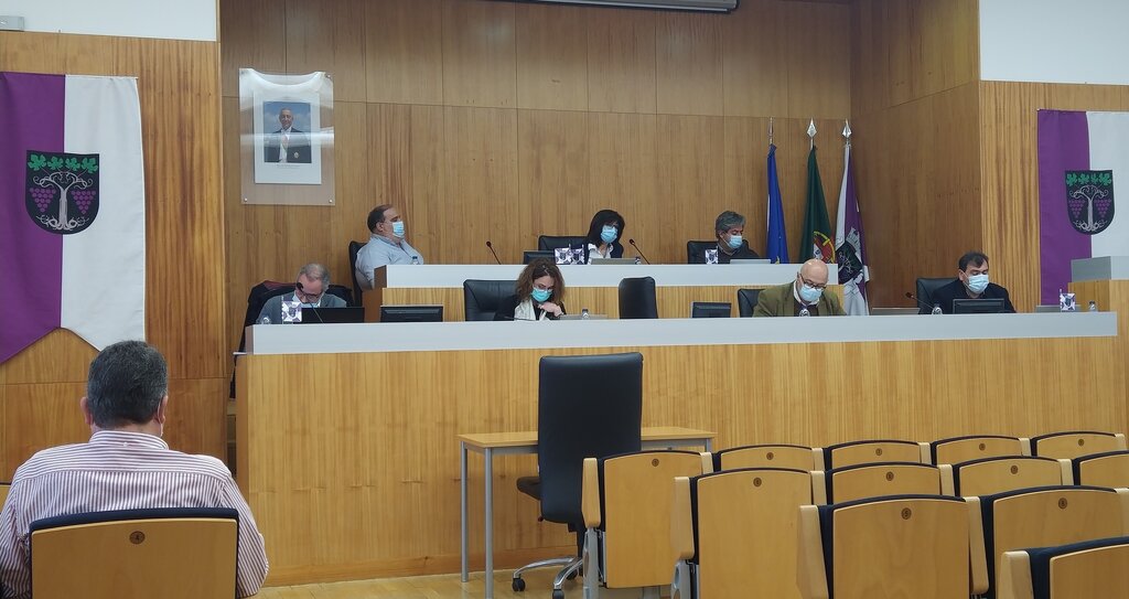 Bolsas para criar emprego e fixar população