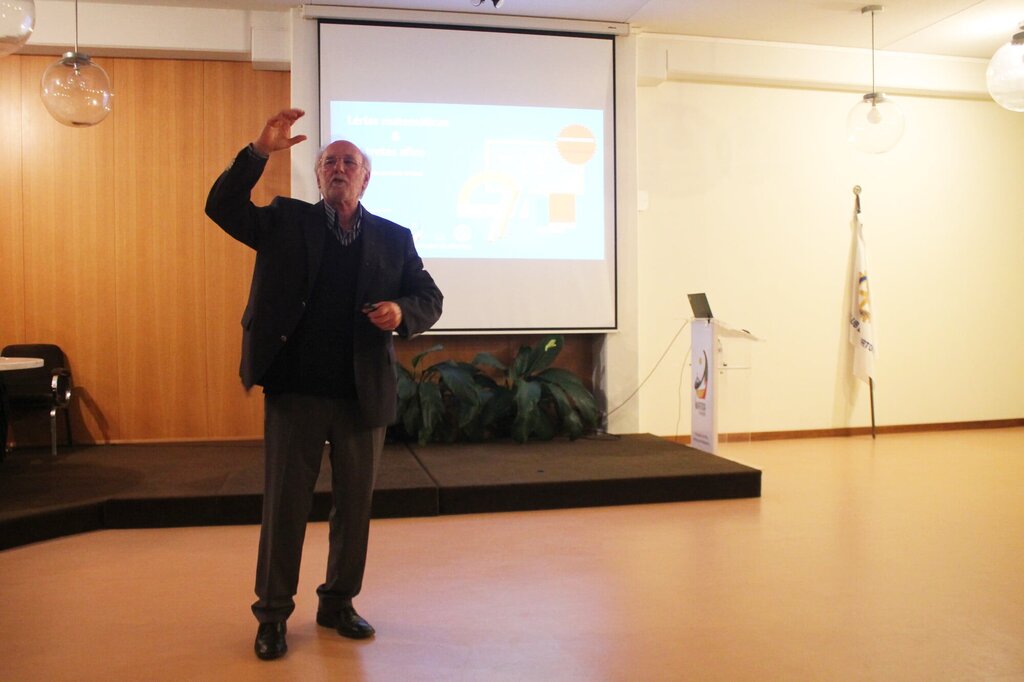 DIAMANTINO MATOS APRESENTOU "LÉRIAS MATEMÁTICAS E TRETAS AFINS" NO SALÃO NOBRE DOS PAÇOS DO MUNIC...