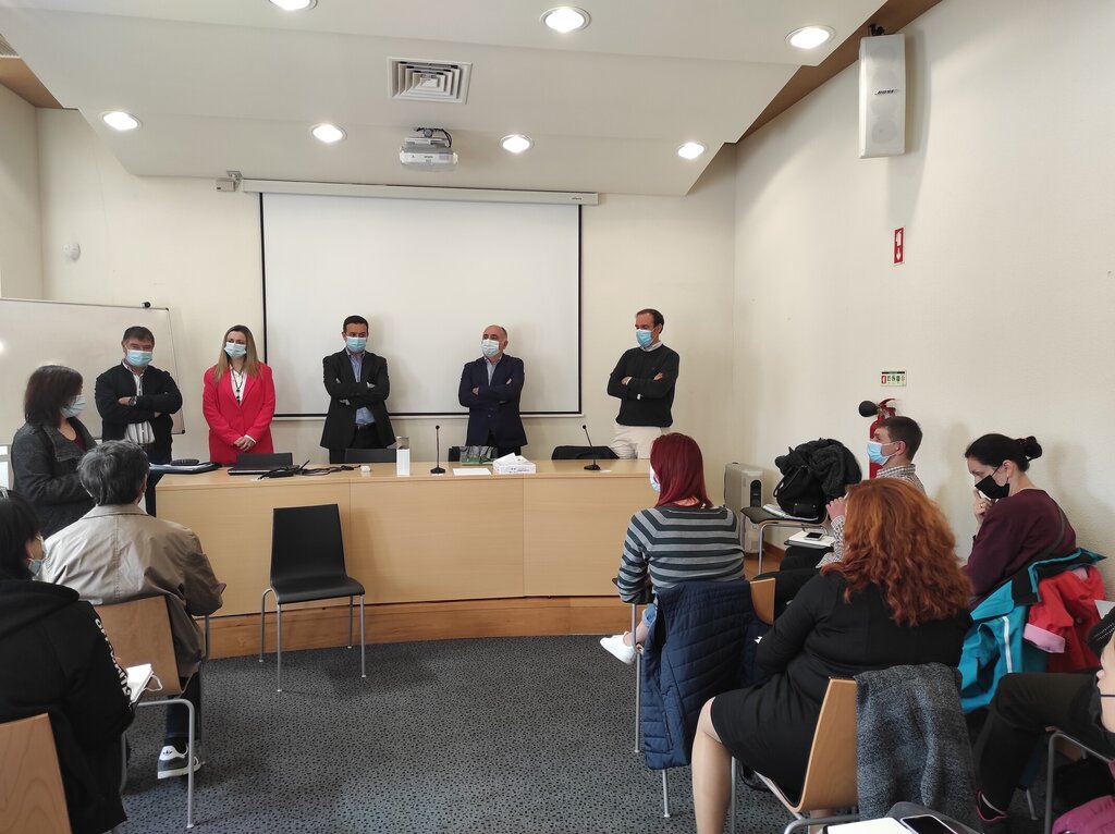 REFUGIADOS UCRANIANOS EM VAGOS JÁ APRENDEM PORTUGUÊS