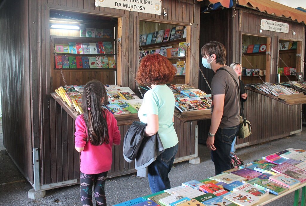 TENDA NA ANTIGA ESCOLA PADRE ANTÓNIO RECEBE FEIRA DO LIVRO E EXPOSIÇÕES TEMÁTICAS