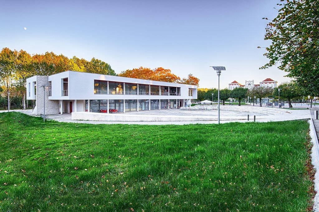 Hasta pública para arrendamento de lojas na Curia