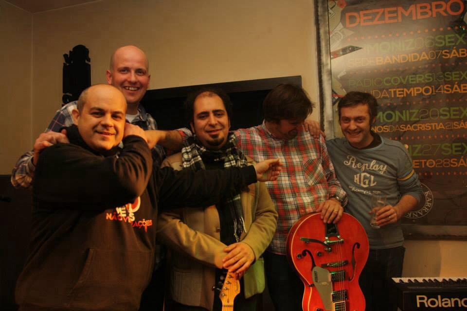 Às Sextas na Praça com os Meninos da Sacristia