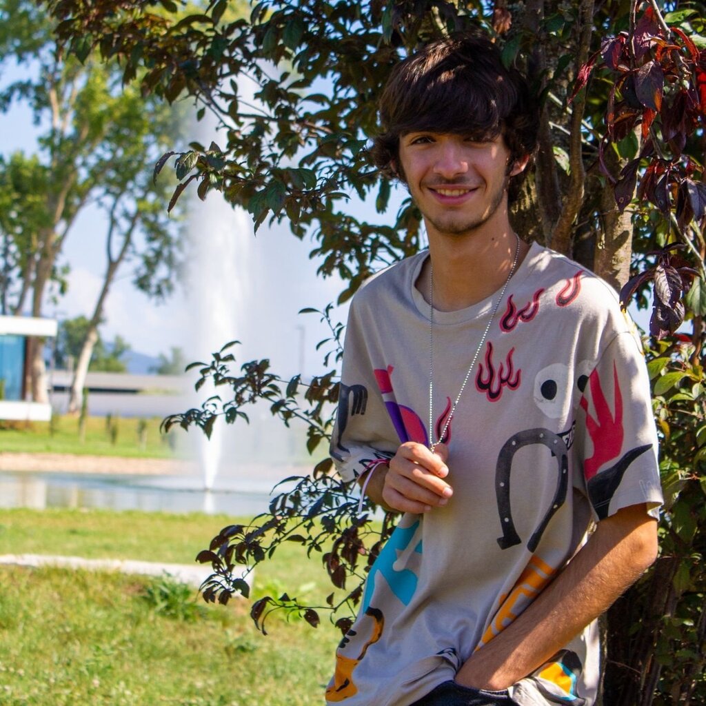 Gonçalo Gomes atua na Praça da Juventude