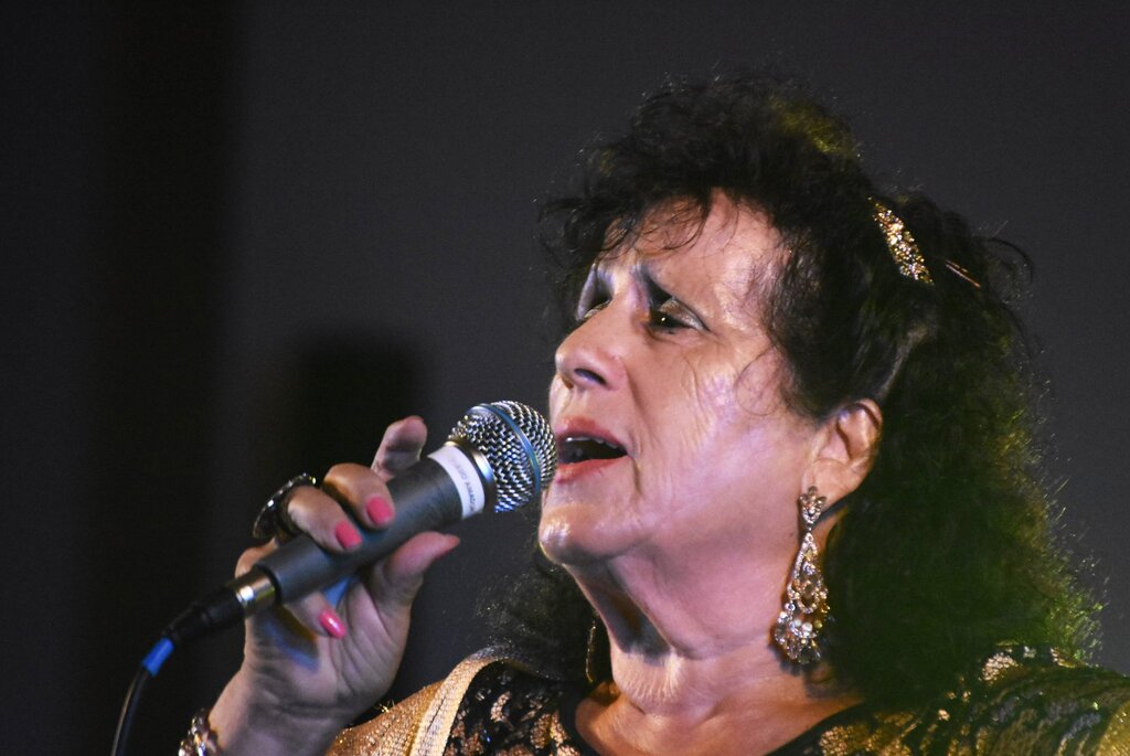 ROSALINA SILVA ABRIU A FESTA DO EMIGRANTE