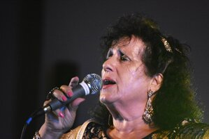 ROSALINA SILVA ABRIU A FESTA DO EMIGRANTE