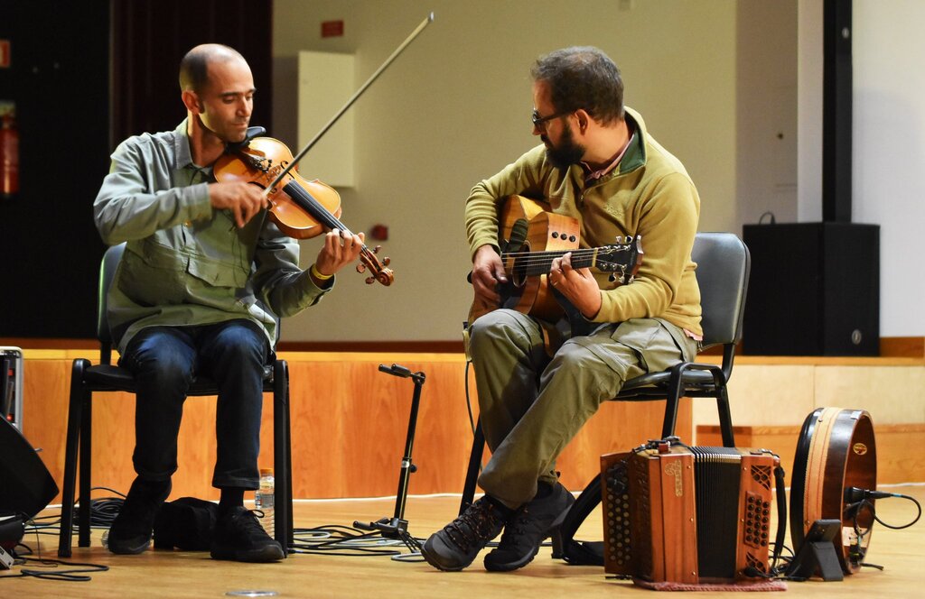 DOIS AO QUADRADO ATUARAM NA OFICINA DE ARTES