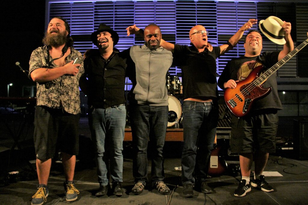 "Às Sextas na Praça" encerra com a Rob Salinger Band