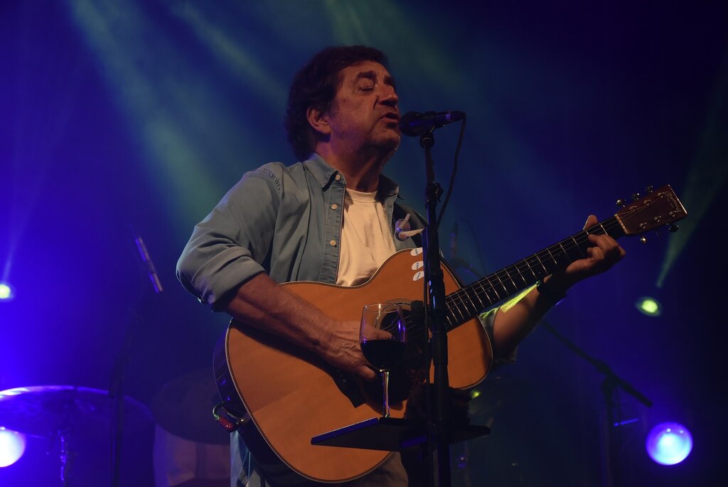 RUI VELOSO ENCHEU O LARGO DA VARINA